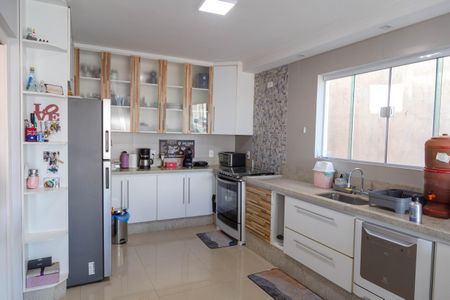 Casa para alugar com 289m², 5 quartos e 3 vagasCozinha