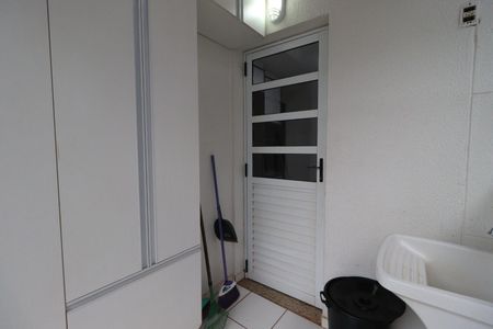 Casa de condomínio para alugar com 100m², 3 quartos e 3 vagas Casa de condomínio para alugar com 100m², 3 quartos e 3 vagasÁrea de Serviço