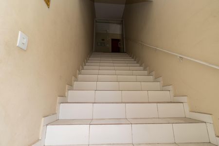 Studio para alugar com 28m², 1 quarto e sem vaga Studio para alugar com 28m², 1 quarto e sem vagaEscada de acesso