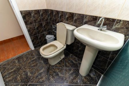 Casa à venda com 250m², 3 quartos e 3 vagasBanheiro 2