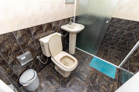 Casa à venda com 250m², 3 quartos e 3 vagasBanheiro 2