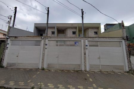Casa à venda com 130m², 3 quartos e 2 vagas Casa à venda com 130m², 3 quartos e 2 vagasFachada
