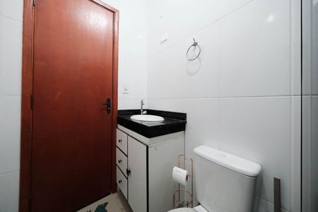 Casa à venda com 130m², 3 quartos e 2 vagasBanheiro