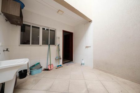 Casa à venda com 130m², 3 quartos e 2 vagasÁrea de Serviço