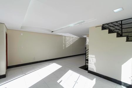 Sala  de casa à venda com 3 quartos, 180m² em Parque Xangri-lá, Contagem