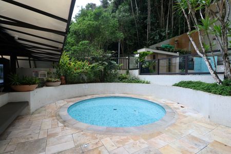 Apartamento para alugar com 230m², 4 quartos e 2 vagasÁrea comum - Piscina