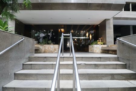 Apartamento para alugar com 230m², 4 quartos e 2 vagasFachada