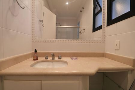 Apartamento para alugar com 230m², 4 quartos e 2 vagasBanheiro Social