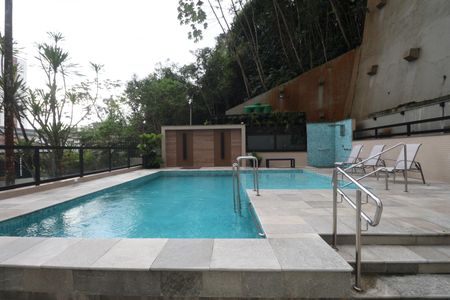 Apartamento para alugar com 230m², 4 quartos e 2 vagasÁrea comum - Piscina