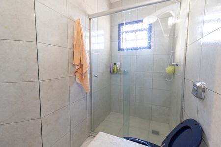 Casa à venda com 136m², 3 quartos e 2 vagasBanheiro