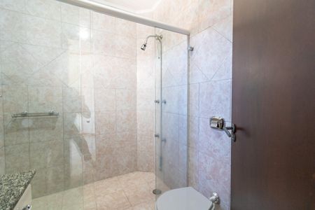 Casa à venda com 136m², 3 quartos e 2 vagasBanheiro da Suíte