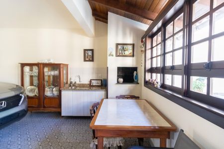 Casa à venda com 136m², 3 quartos e 2 vagasChurrasqueira