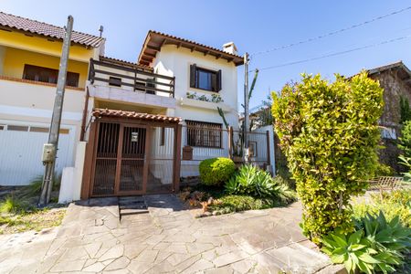 Casa à venda com 136m², 3 quartos e 2 vagasFachada