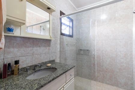Casa à venda com 136m², 3 quartos e 2 vagasBanheiro da Suíte