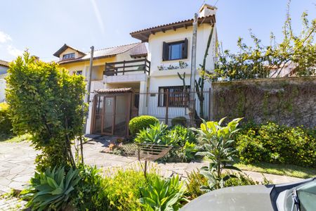 Casa à venda com 136m², 3 quartos e 2 vagasFachada