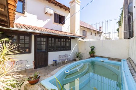 Casa à venda com 136m², 3 quartos e 2 vagasPiscina