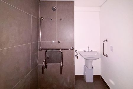 Banheiro de apartamento à venda com 1 quarto, 34m² em Cerqueira César, São Paulo