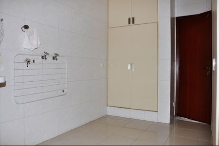 Casa à venda com 414m², 3 quartos e 4 vagas Casa à venda com 414m², 3 quartos e 4 vagasÁrea de Serviço