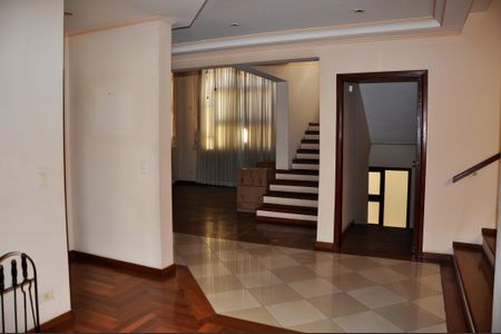 Casa à venda com 414m², 3 quartos e 4 vagas Casa à venda com 414m², 3 quartos e 4 vagasSala com Lareira