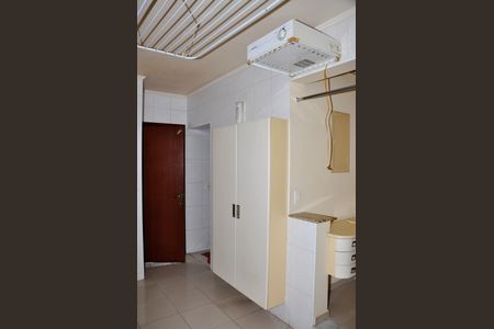 Casa à venda com 414m², 3 quartos e 4 vagas Casa à venda com 414m², 3 quartos e 4 vagasÁrea de Serviço