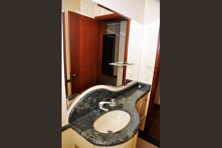 Casa à venda com 414m², 3 quartos e 4 vagas Casa à venda com 414m², 3 quartos e 4 vagasLavabo