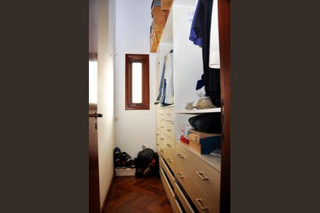 Casa à venda com 414m², 3 quartos e 4 vagas Casa à venda com 414m², 3 quartos e 4 vagasCloset da Suíte 2