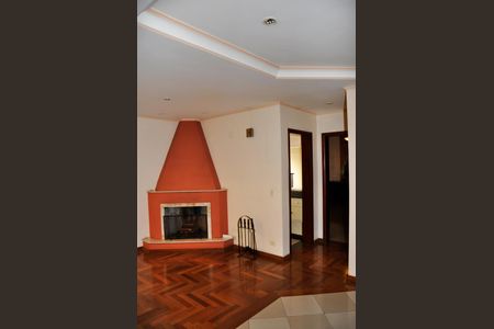 Casa à venda com 414m², 3 quartos e 4 vagas Casa à venda com 414m², 3 quartos e 4 vagasSala com Lareira