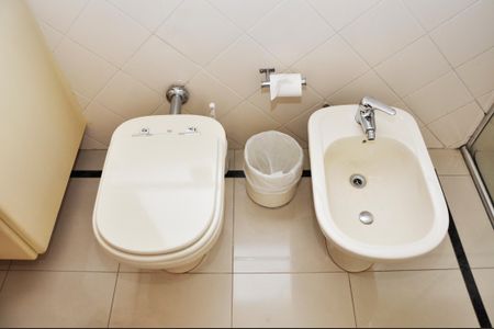 Casa à venda com 414m², 3 quartos e 4 vagas Casa à venda com 414m², 3 quartos e 4 vagasBanheiro da Suíte 2