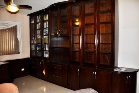 Casa à venda com 414m², 3 quartos e 4 vagas Casa à venda com 414m², 3 quartos e 4 vagasEscritório