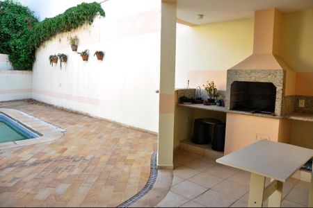 Casa à venda com 414m², 3 quartos e 4 vagas Casa à venda com 414m², 3 quartos e 4 vagasLazer