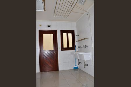 Casa à venda com 414m², 3 quartos e 4 vagas Casa à venda com 414m², 3 quartos e 4 vagasÁrea de Serviço