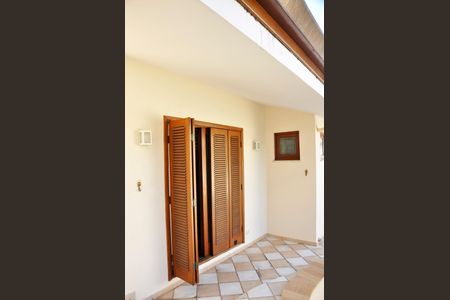 Casa à venda com 414m², 3 quartos e 4 vagas Casa à venda com 414m², 3 quartos e 4 vagasVaranda da Suíte 2