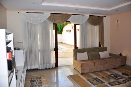 Casa à venda com 414m², 3 quartos e 4 vagas Casa à venda com 414m², 3 quartos e 4 vagasSala de Música e TV