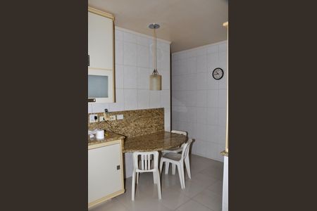 Casa à venda com 414m², 3 quartos e 4 vagas Casa à venda com 414m², 3 quartos e 4 vagasCozinha