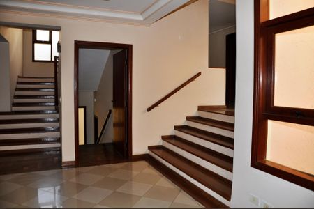 Casa à venda com 414m², 3 quartos e 4 vagas Casa à venda com 414m², 3 quartos e 4 vagasSala com Lareira