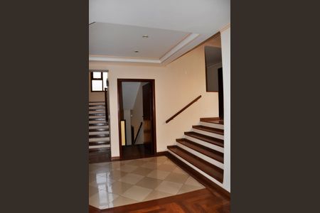 Casa à venda com 414m², 3 quartos e 4 vagas Casa à venda com 414m², 3 quartos e 4 vagasSala com Lareira