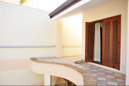 Casa à venda com 414m², 3 quartos e 4 vagas Casa à venda com 414m², 3 quartos e 4 vagasVaranda da Suíte 2