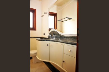 Casa à venda com 414m², 3 quartos e 4 vagas Casa à venda com 414m², 3 quartos e 4 vagasLavabo