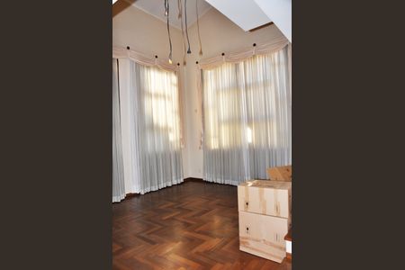 Casa à venda com 414m², 3 quartos e 4 vagas Casa à venda com 414m², 3 quartos e 4 vagasSala de Estar