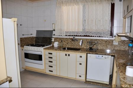 Casa à venda com 414m², 3 quartos e 4 vagas Casa à venda com 414m², 3 quartos e 4 vagasCozinha