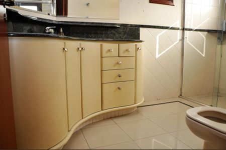 Casa à venda com 414m², 3 quartos e 4 vagas Casa à venda com 414m², 3 quartos e 4 vagasBanheiro da Suíte