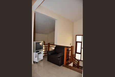 Casa à venda com 414m², 3 quartos e 4 vagas Casa à venda com 414m², 3 quartos e 4 vagasCorredor