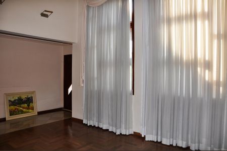 Casa à venda com 414m², 3 quartos e 4 vagas Casa à venda com 414m², 3 quartos e 4 vagasSala de Estar