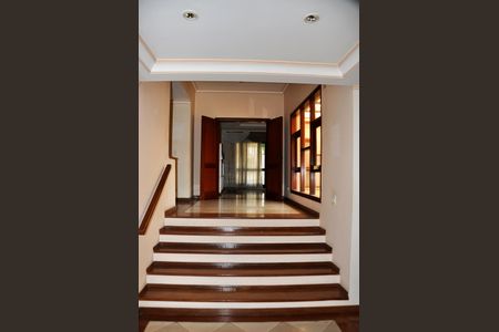 Casa à venda com 414m², 3 quartos e 4 vagas Casa à venda com 414m², 3 quartos e 4 vagasEscada Interna