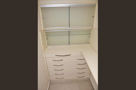 Casa à venda com 414m², 3 quartos e 4 vagas Casa à venda com 414m², 3 quartos e 4 vagasAdega