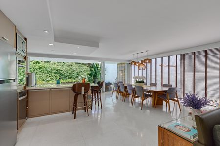 Casa à venda com 406m², 5 quartos e 4 vagasCozinha