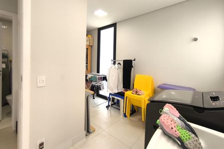 Casa de condomínio para alugar com 300m², 3 quartos e 6 vagasÁrea de Serviço