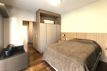 Casa de condomínio para alugar com 300m², 3 quartos e 6 vagasSuíte