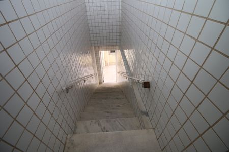 Apartamento à venda com 80m², 2 quartos e sem vagaEscada