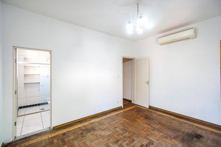 Casa para alugar com 359m², 3 quartos e 6 vagas Casa para alugar com 359m², 3 quartos e 6 vagasSuíte